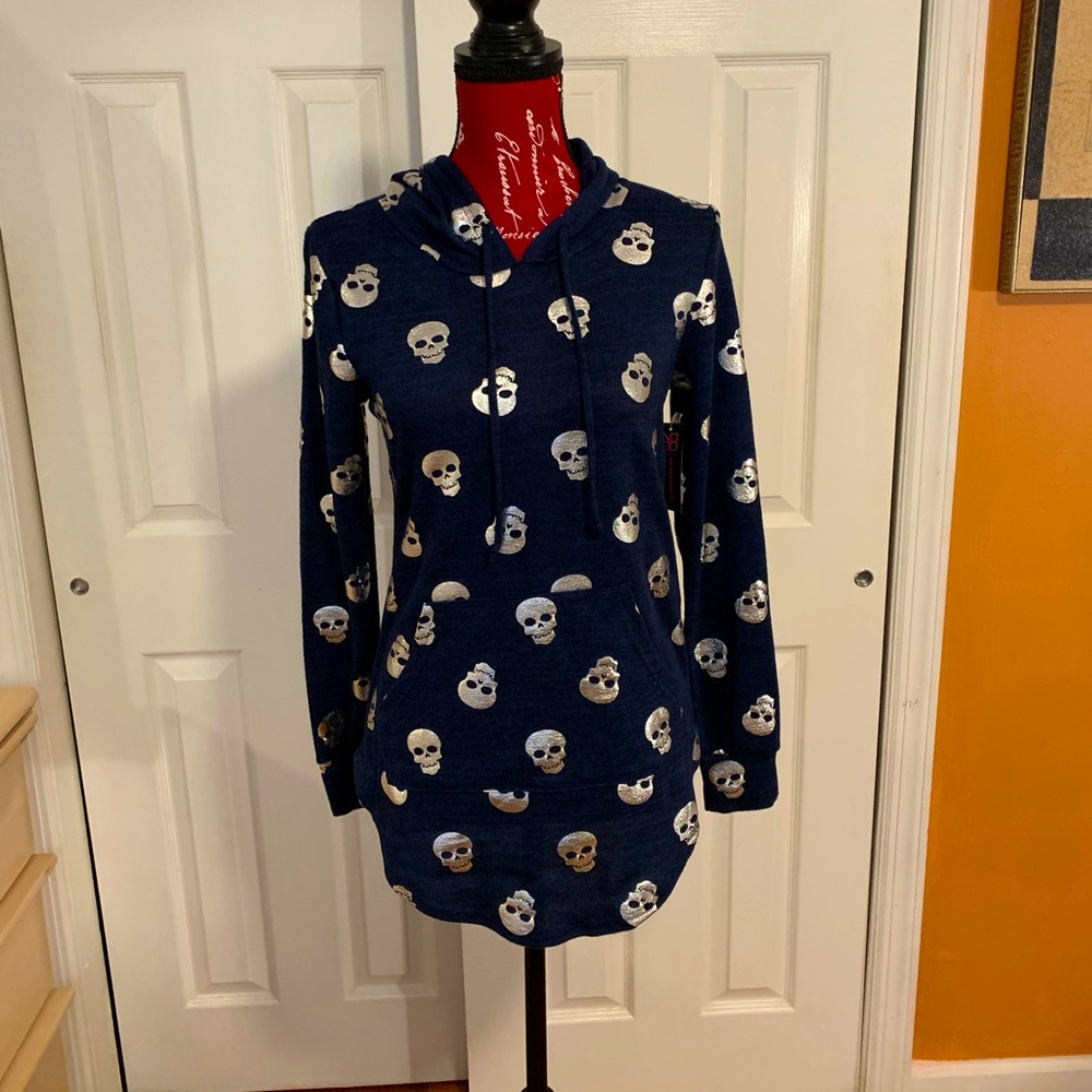 Skull pullover